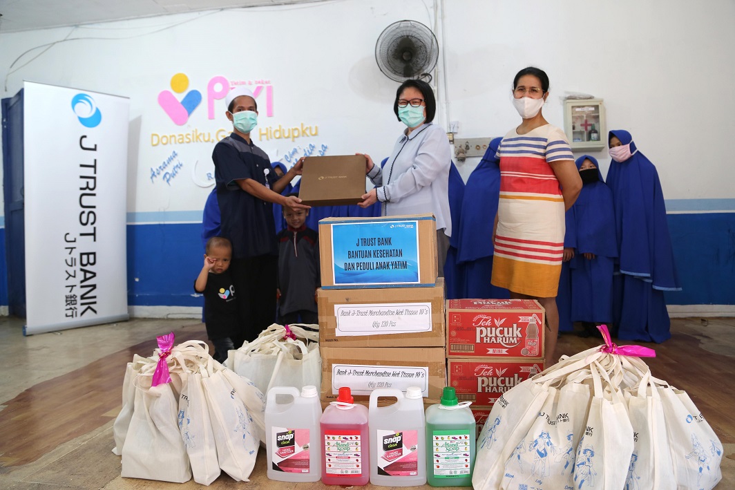 J Trust Bank Salurkan Santunan dan Bantuan Kesehatan untuk Anak Yatim