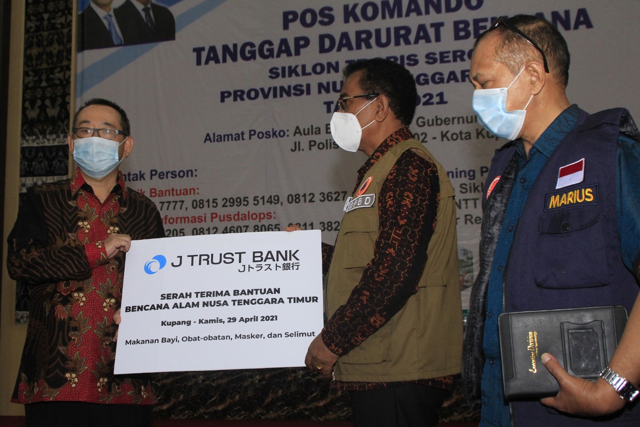 J Trust Bank Salurkan Bantuan Untuk Penyintas Bencana NTT