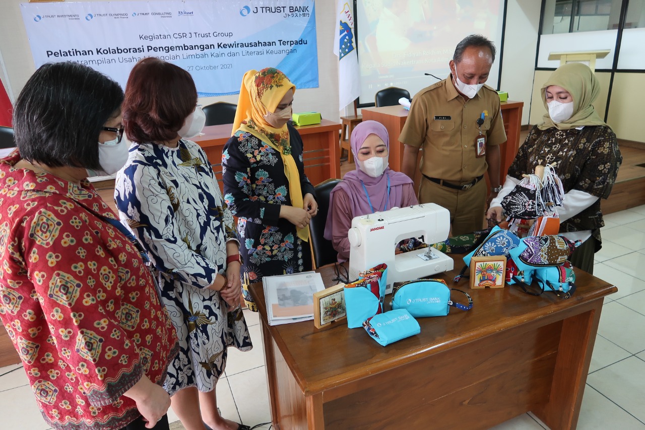 J Trust Bank Mengadakan Pelatihan Usaha dan Literasi Keuangan untuk UMKM