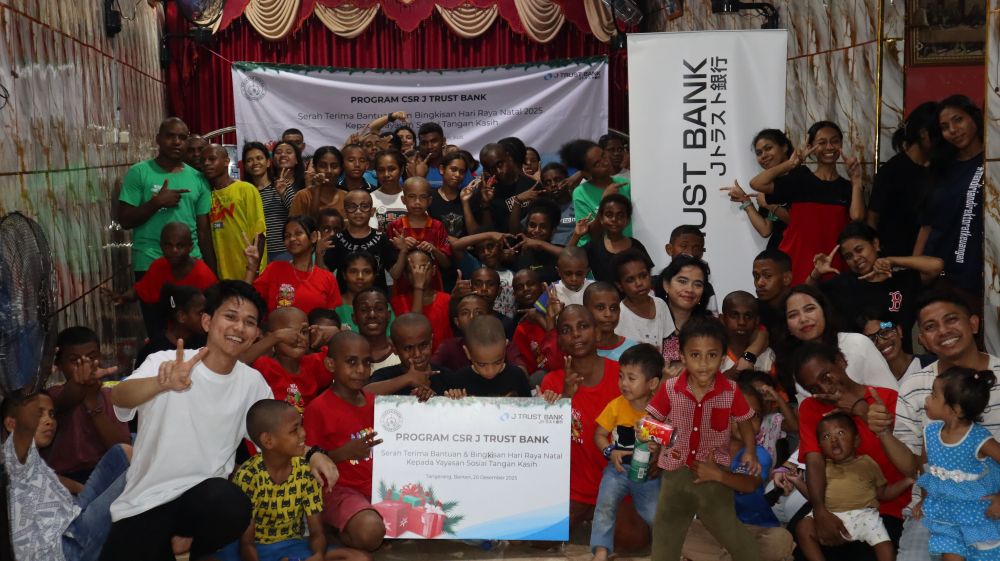 J Trust Bank Shares Christmas Joy with Tangan Kasih Social Foundation