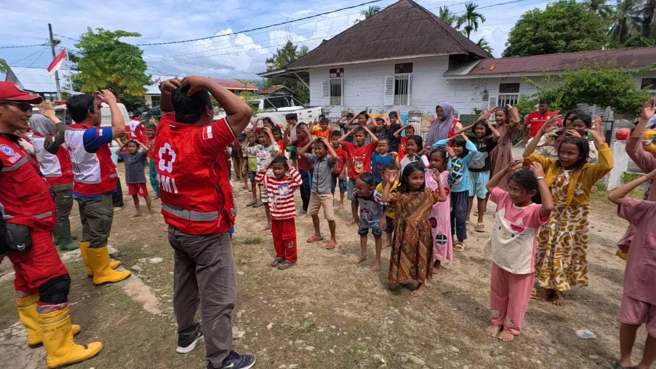J Trust Bank Salurkan Bantuan Kemanusiaan bagi Masyarakat Terdampak Banjir di Sumatera