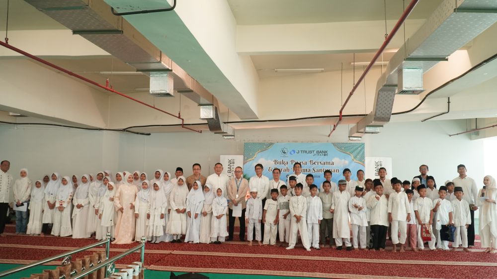 J Trust Bank Strengthens Togetherness During Ramadhan Through Donations and a Joint Iftar with Orphans and the Poor